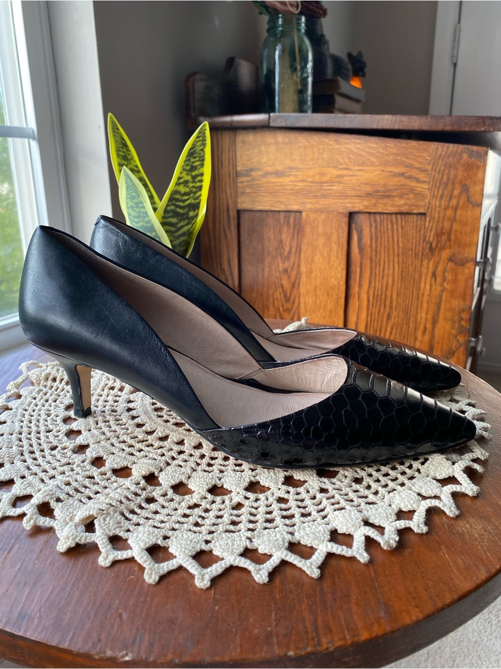 Louise et Cie Black Pointed Toe Kitten Heel Pumps EUC 9.5